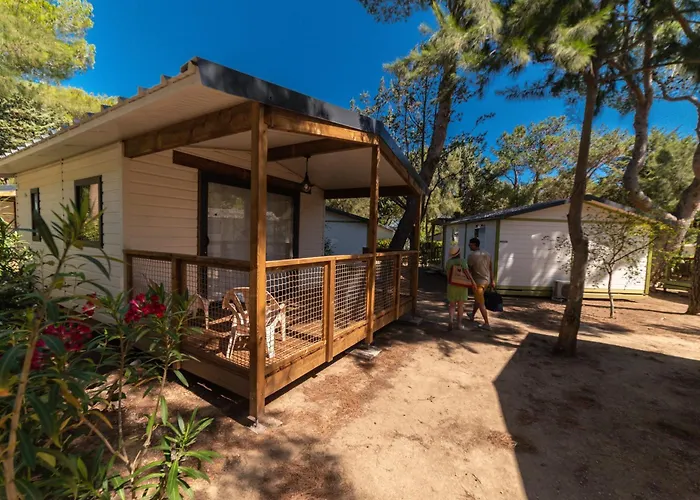 Camping La Pinede Enchantee